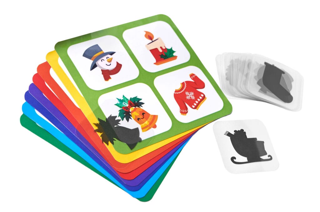 IQ Лото «Знайди силует (тінь)» — розвивальна гра для дітей 3–6 років у новорічному стилі. Ігрові поля та прозорі картки з силуетами предметів.